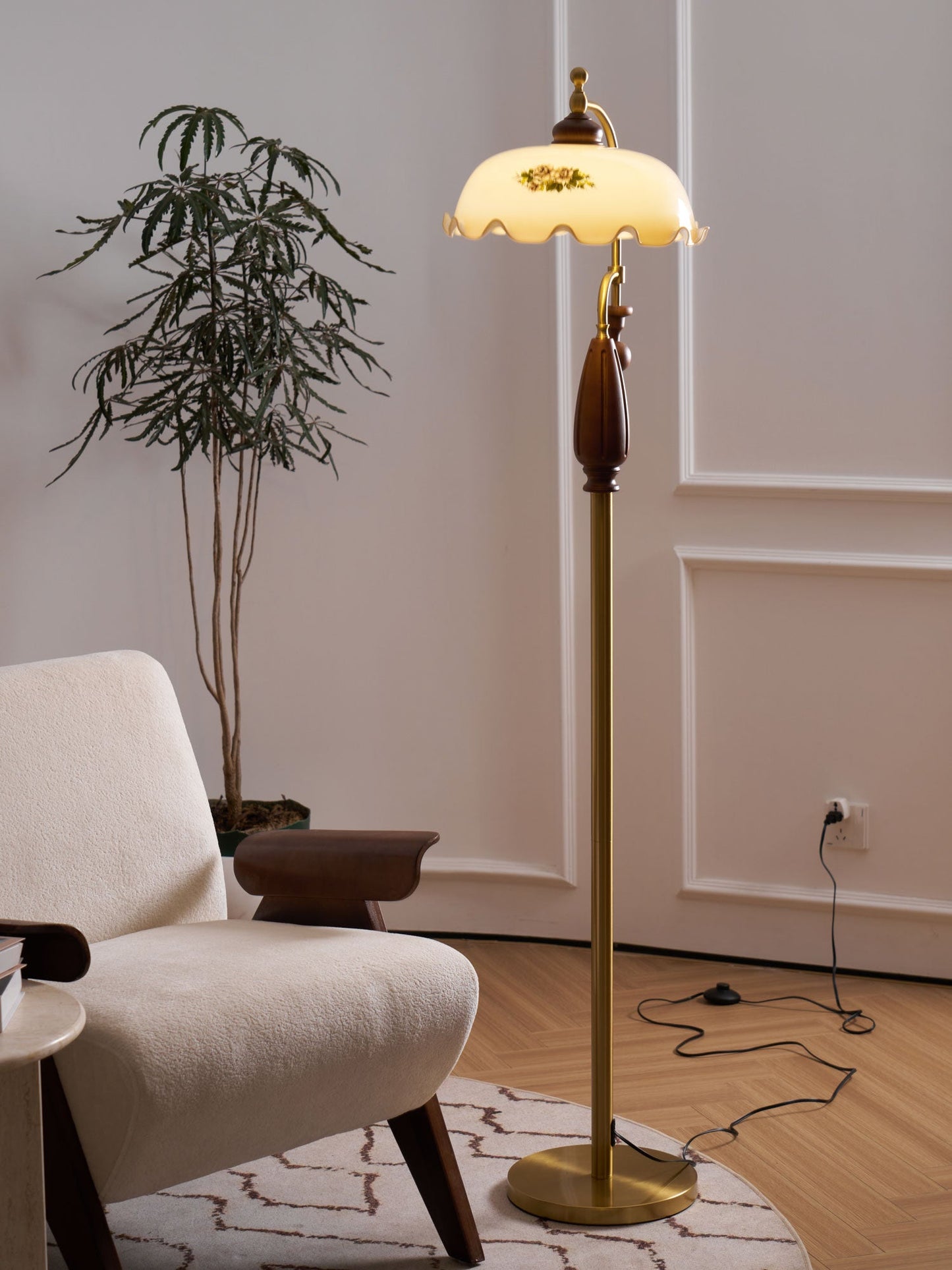 Heritage Bloom Floor Lamp With Vintage Floral & Frosted Glass Design