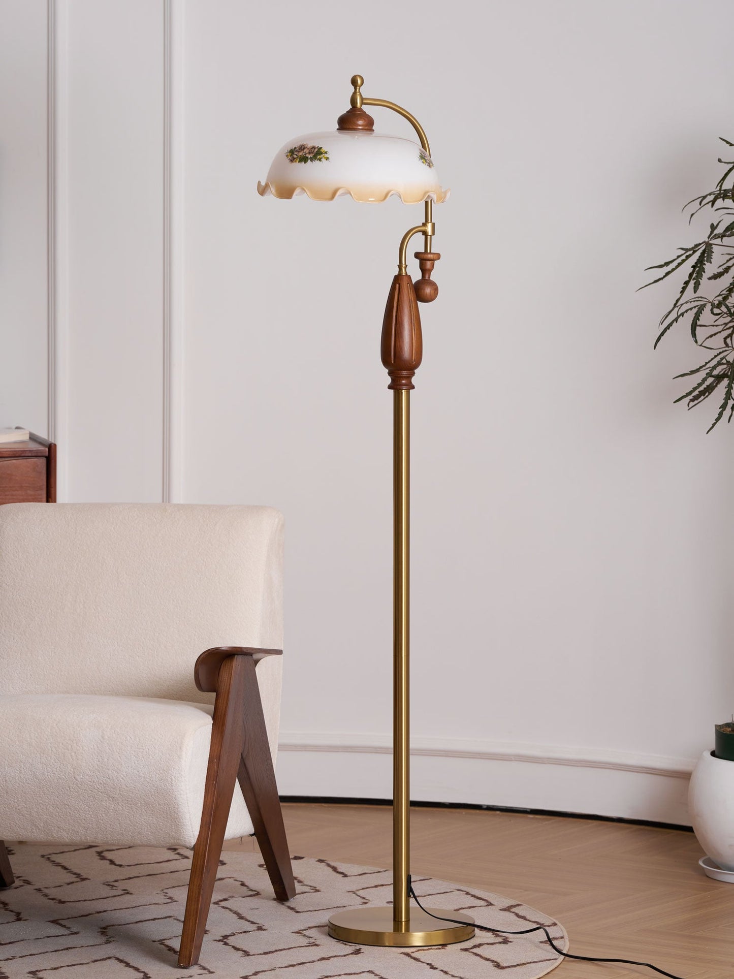 Heritage Bloom Floor Lamp With Vintage Floral & Frosted Glass Design