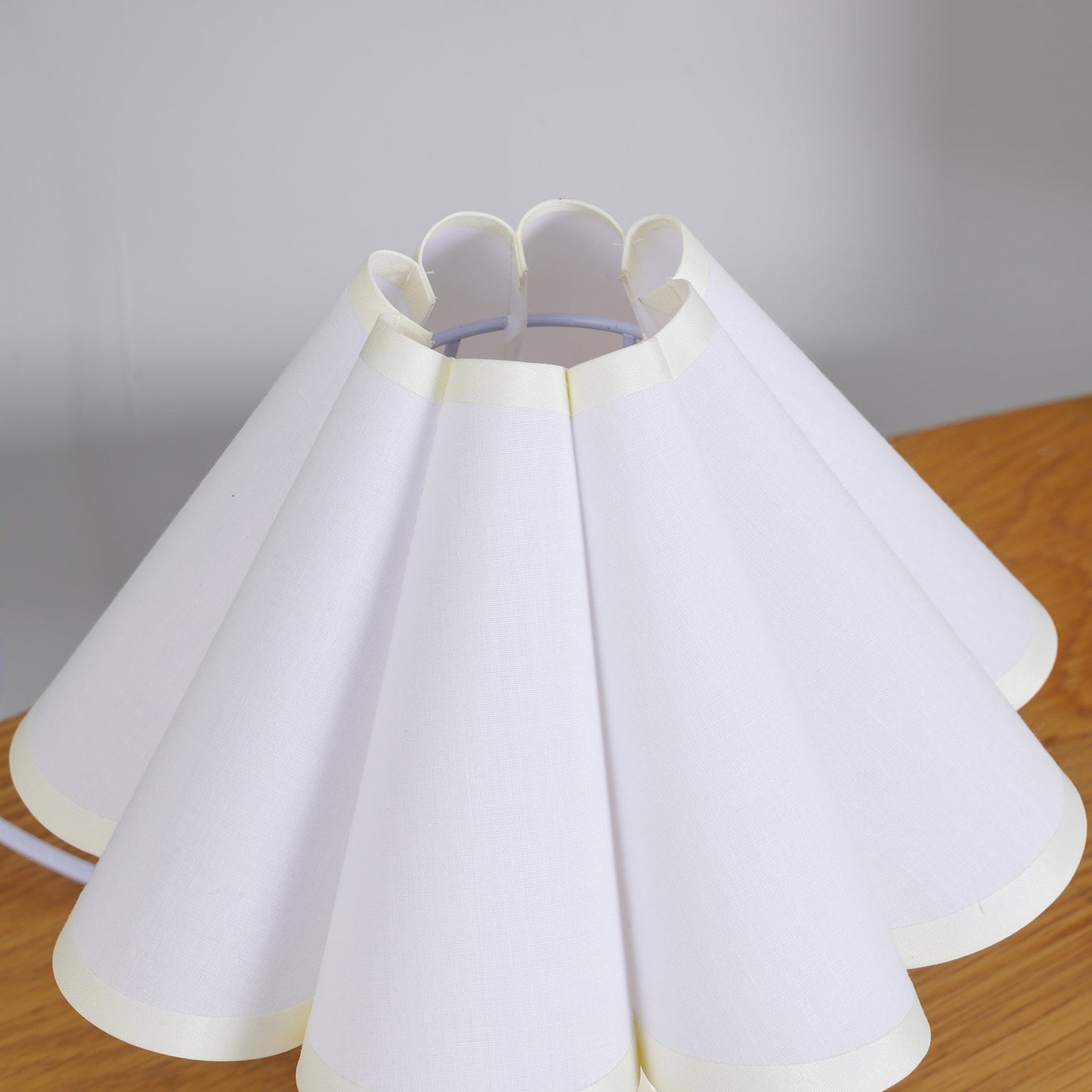 Kicsi Pleated Table Lamp – Ceramic Mushroom Lamp with Linen Shade for Bedroom, Living Room or Desk
