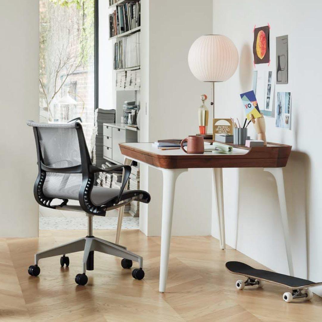 Nelson Lamp – Modern Chrome & Walnut Table Light